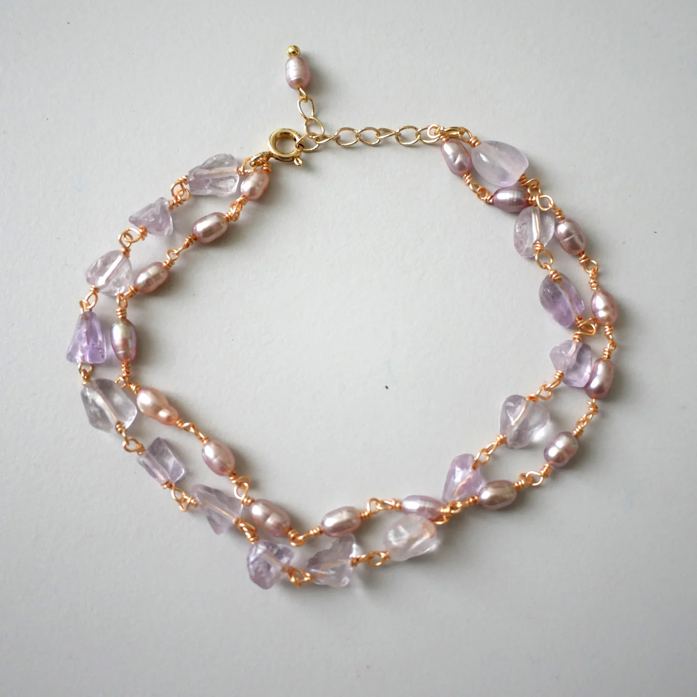 Lavender Tides Bracelet — Amethyst, lilac freshwater pearl, 18K gold filled — handmade freshwater pearl bracelet by Ollie Pearls Bergen, Norway