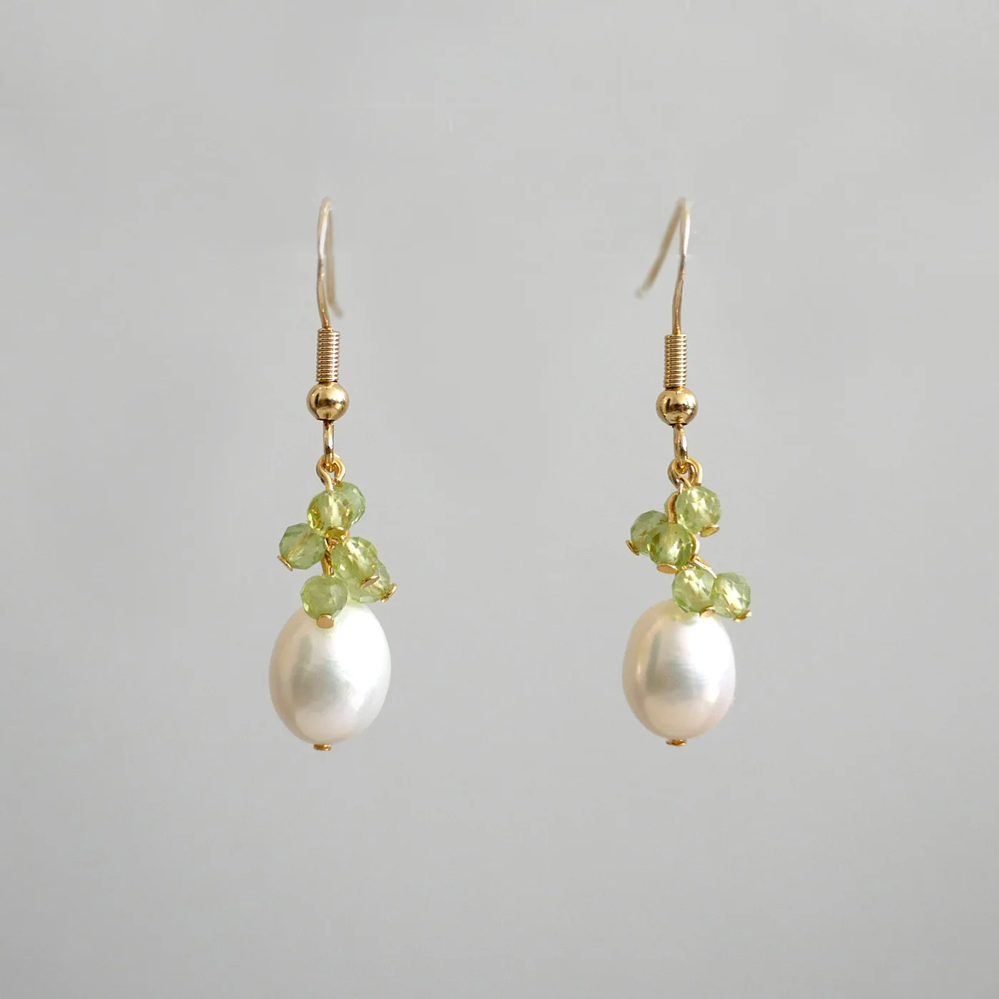 Emerald Dew Drops — Peridot, Freshwater Pearl, 18K gold plated sterling silver 925 — handmade pair of freshwater pearl earrings by Ollie Pearls Bergen, Norway